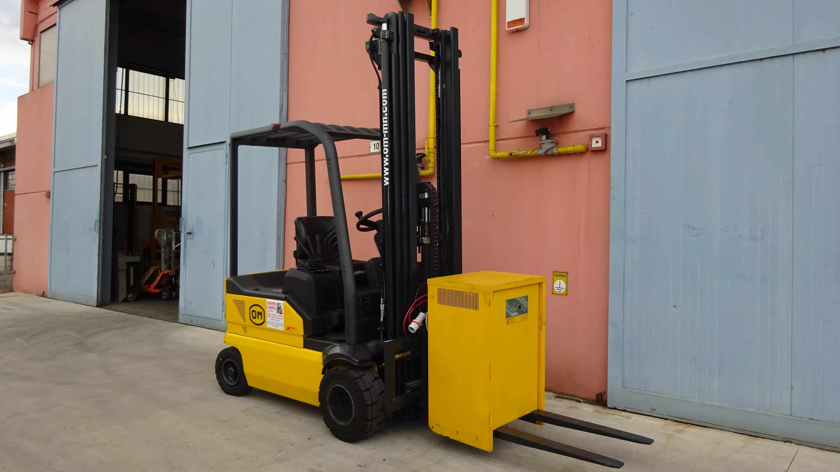 CARRELLO ELEVATORE ELETTRICO OM XE 18.4